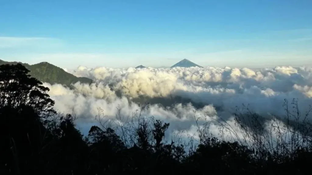 Gunung Tapak di Bali - Basecamp 369